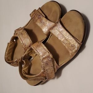 Aravon gold sandals